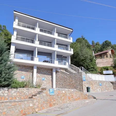 Aparthotel Velestovo View
